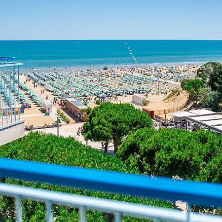 Appartamento Bianco Nero Lignano Sabbiadoro